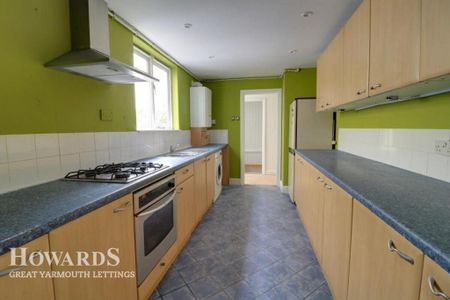 4 bedroom terraced house to rent - Photo 5