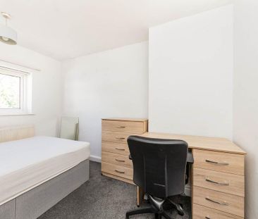 4 bedroom end of terrace house to rent - Photo 6