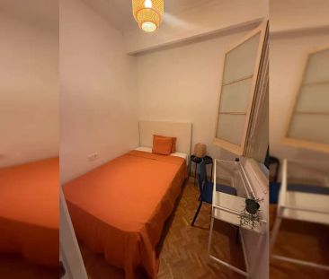 Room in a shared 12-bedroom apartment for rent in l'Antiga Esquerra... - Photo 5