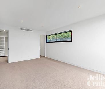 Stunning Modern Luxury Townhouse in Prime Hawthorn East - Photo 2