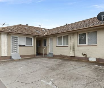 Freshly Updated Unit in Essendon - Photo 1