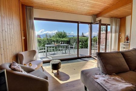 Recently renovated apartment located on the village square for rent by the week - Photo 4