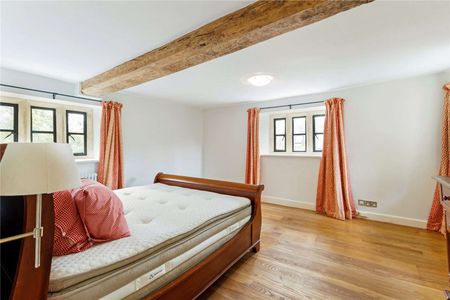 Beautiful Presented Home in the Heart of Lower Oddington. - Photo 5