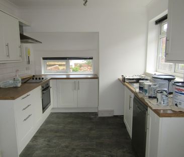 3 bed Terraced - To Let - Photo 5
