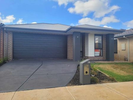 38 Bishopgate Boulevard, Bonnie Brook VIC 3335 - Photo 4