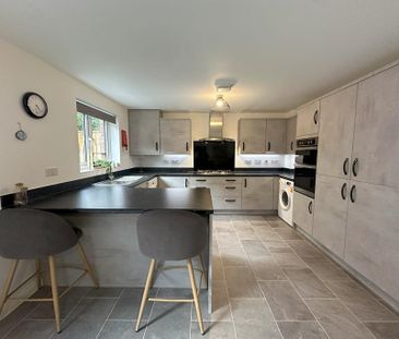 4 bedroom detached house to rent - Photo 2