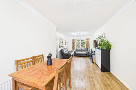 3 bedroom end of terrace house to rent - Photo 2