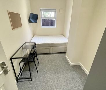 4 Bed Flat, Pomona Street, L3 - Photo 6