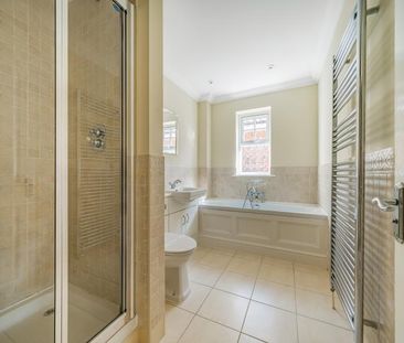 Green Lane, Hersham, Surrey, KT12 - Photo 3