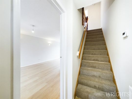 3 bedroom Mid Terraced House - Harwood Close, Welwyn Garden City - Photo 1