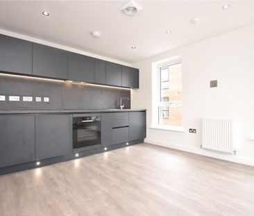 7, Copper Beech Court, Leeds, West Yorkshire, LS16 6FW - Photo 1