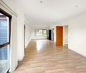 WHENUAPAI - Large 4 Bedrooms House - Photo 1