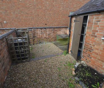 4 bedroom end of terrace house to rent - Photo 3