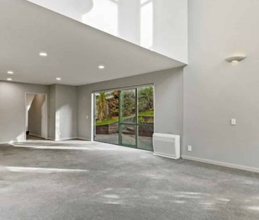 542A West Coast Road, Oratia - Photo 2