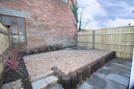 1 bedroom in a house share to rent - Photo 4