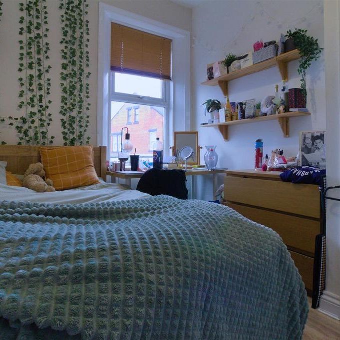 4 bedroom flat to rent - Photo 1