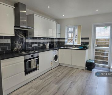 2 bedroom semi-detached house to rent - Photo 2