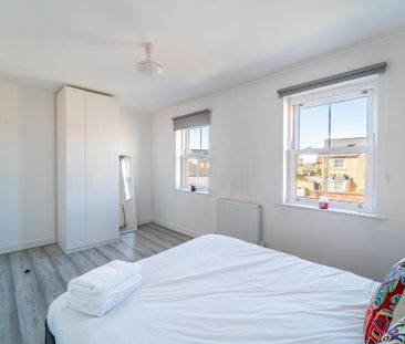 4 bedroom semi-detached house to rent - Photo 6