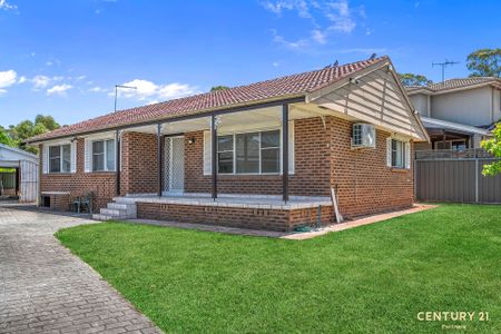 Prime Location! Renovated Family Home! - Photo 4