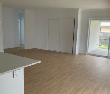 Spacious Family Home in Popular River Oaks Estate - Photo 6