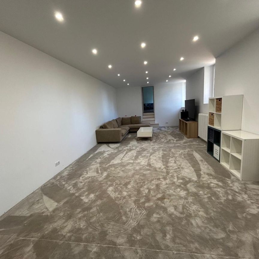 Location maison 6 pièces 351.81 m2 à Èvres - Photo 1