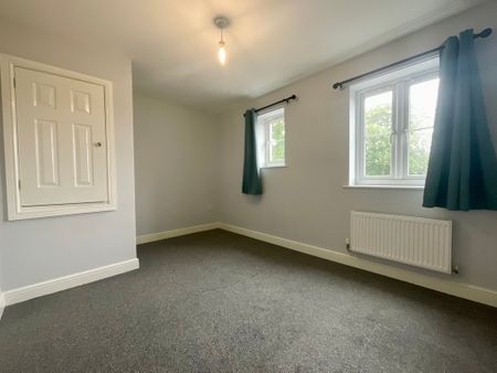 2 bedroom Mid Terraced House to let - Photo 4