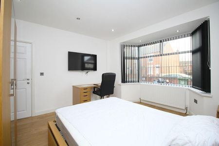 1 bedroom in a flat share to rent - Photo 5