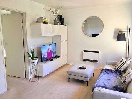 1/10 Violet Street, Essendon VIC 3040 - Photo 3