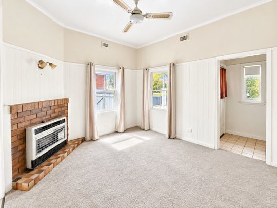 Charming 2 Bedroom Home - Photo 1