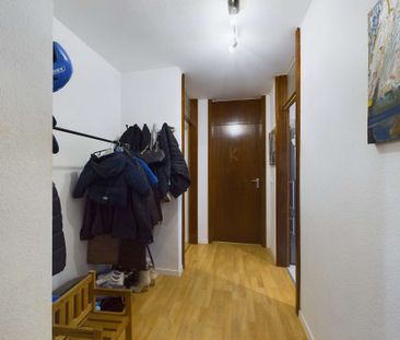 Helle und großzügige 4-Zimmer-Wohnung mit 2 Balkonen und Garage - Foto 5