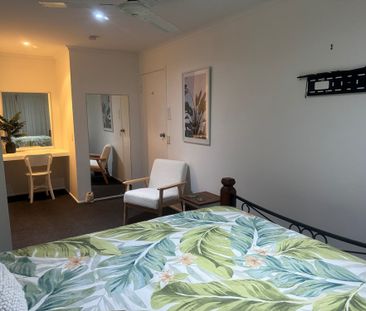 3-bedroom shared house, Nineteenth Avenue - Photo 1