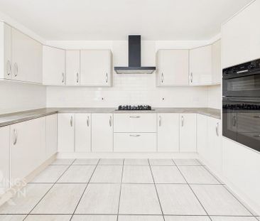 5 bedroom detached house to rent - Photo 1