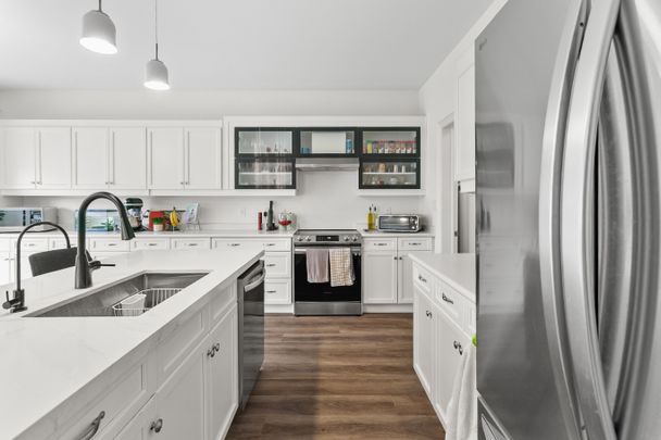 For Lease - 3593 CAROLINIA Court, Fort Erie, Ontario - Photo 1