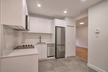 4715 Queen Mary Road - Photo 2