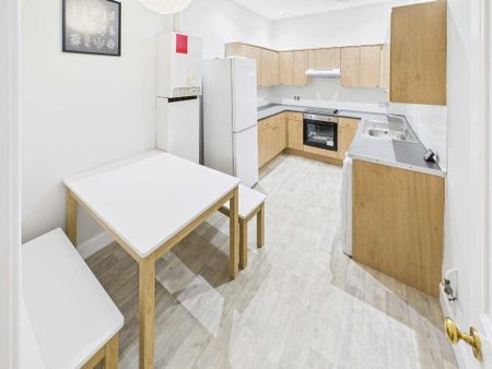 3 bedroom flat to rent - Photo 5