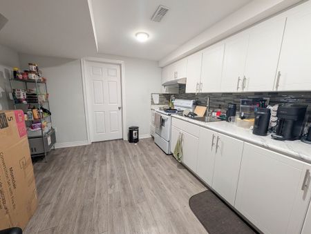 38 Chalmers St, St. Catharines - 1 Bedroom Lower Unit - Photo 2