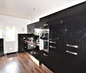 5 bedroom detached house to rent - Photo 2