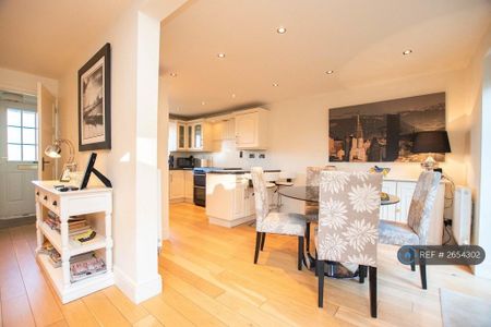 2 bedroom semi-detached house to rent - Photo 4