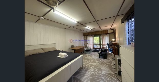 Central One-Bedroom Unit – Walk to Town - Photo 1