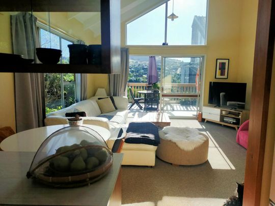 Location, sunshine & an enviable position - Photo 1