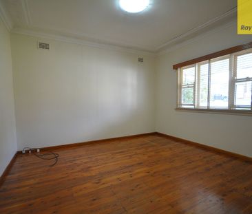 Comfortable Family Home - Photo 2