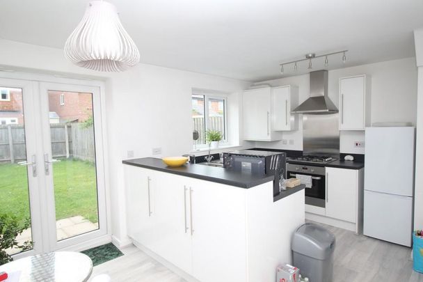3 bedroom semi-detached house to rent - Photo 1