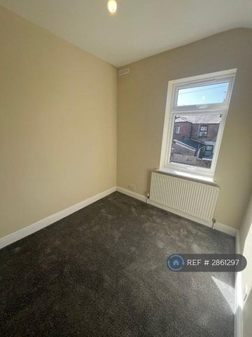 3 bedroom terraced house to rent - Photo 4