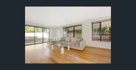 Contemporary Luxury Living - Photo 3