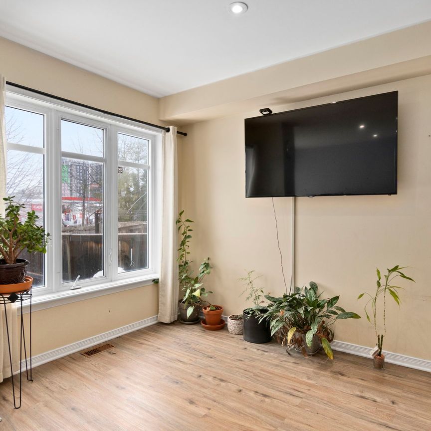 For Lease - 185 Deercroft Avenue, Barrhaven, Ontario - Photo 1