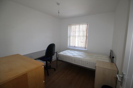 5 Bed Student Accommodation - Photo 3