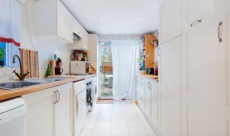 2 bedroom terraced house to rent - Photo 4