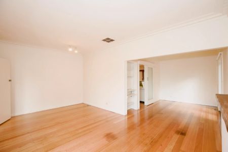 3 Bed, 1 Bath - Photo 2