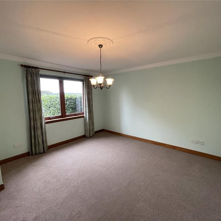 4 bedroom detached house to rent - Photo 1