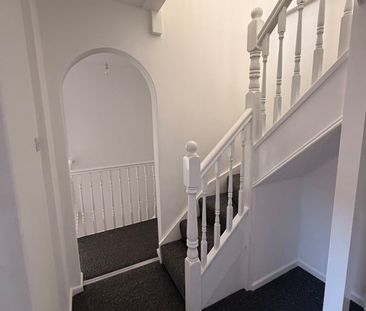 5 Bed Semi-Detached House, Malmesbury Road, SO15 - Photo 1